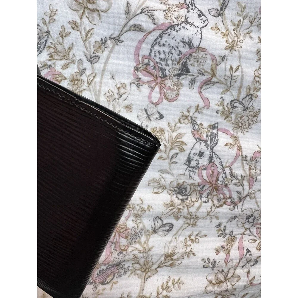 Louis Vuitton Men’s Black Bi-fold Wallet Recently Reconditioned